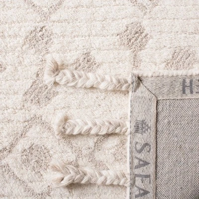 Casablanca CSB203 Hand Tufted Moroccan Area Rug - Safavieh 5 Casablanca CSB203 Hand Tufted Moroccan Area Rug - Safavieh - Image 5